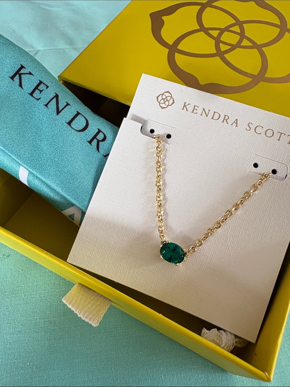 Kendra Scott Cailin Gold Pendant Necklace in Green Crystal nwt - Picture 8 of 8